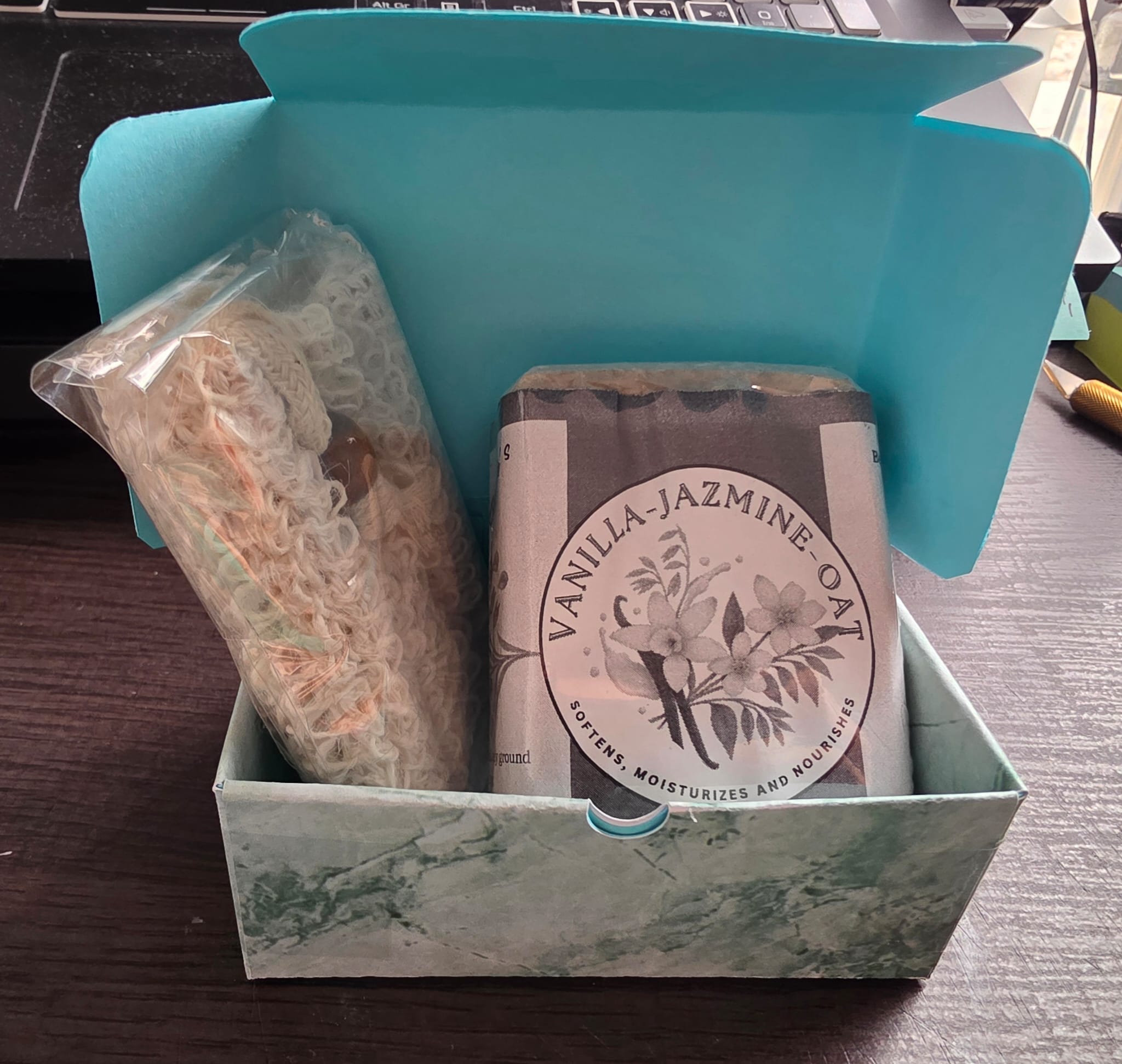 Nativa Essence™ – Oatmeal & Calendula Artisan Soap